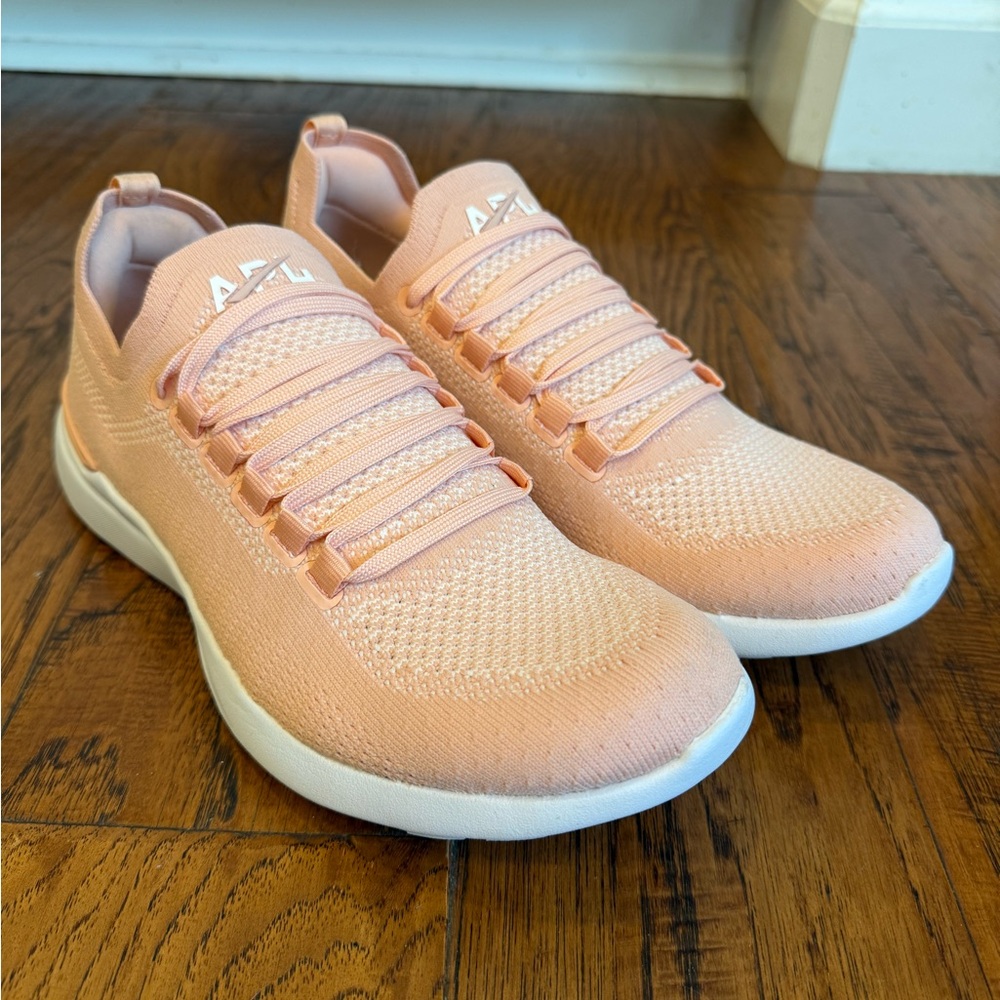 APL Techloom Breeze Trainers Sneakers with White Soles in Blush